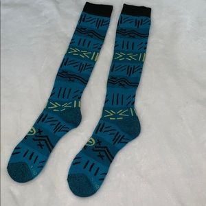 Girls duo dry knee high socks 🧦